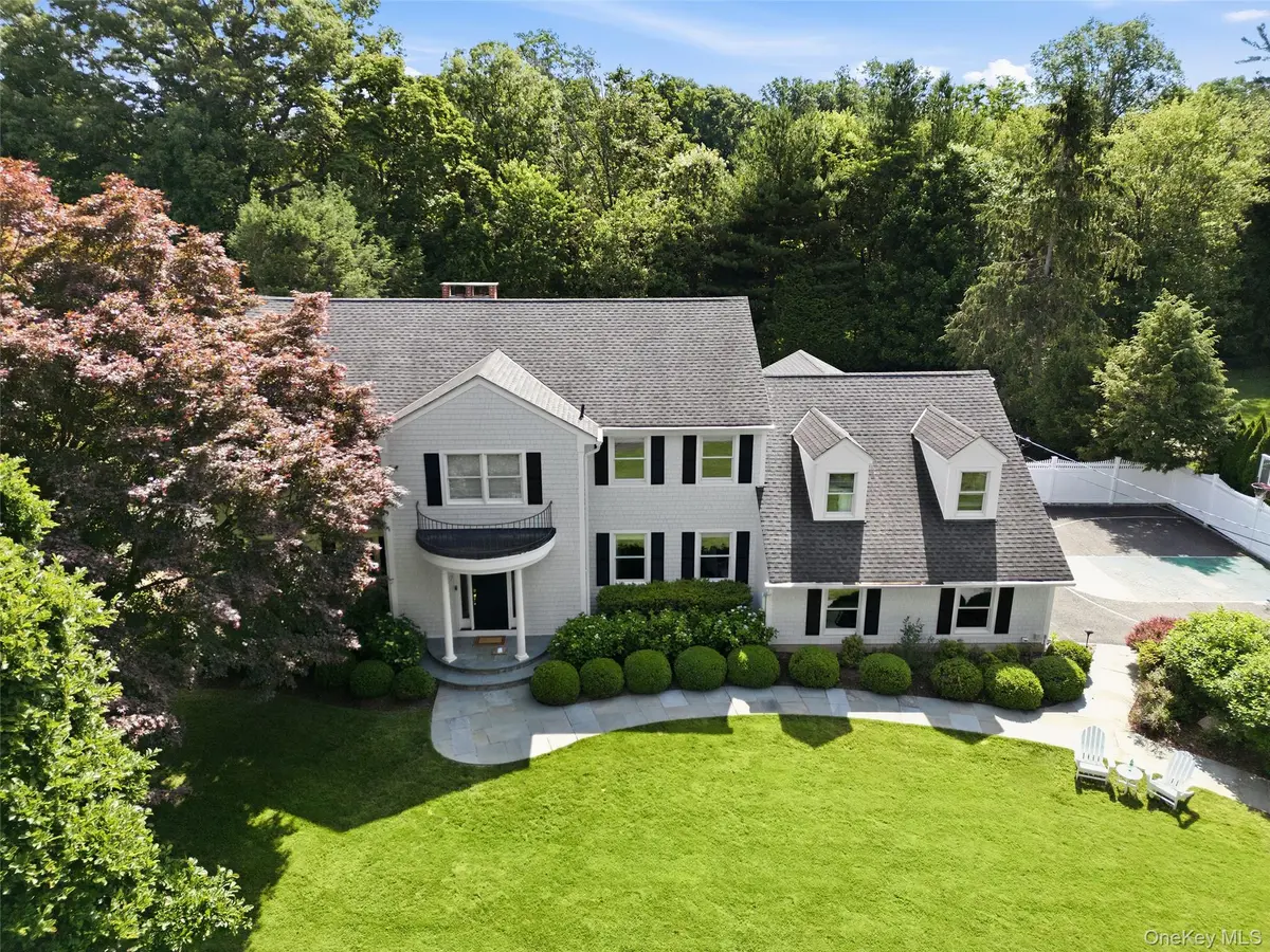 27 Pinehurst DR, Purchase, NY 10577