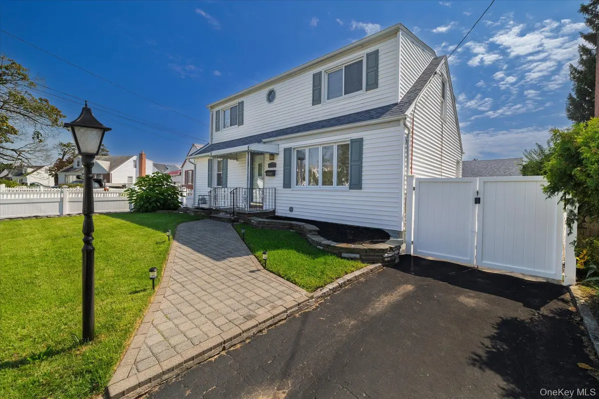 1128 Braxton ST, Uniondale, NY 11553