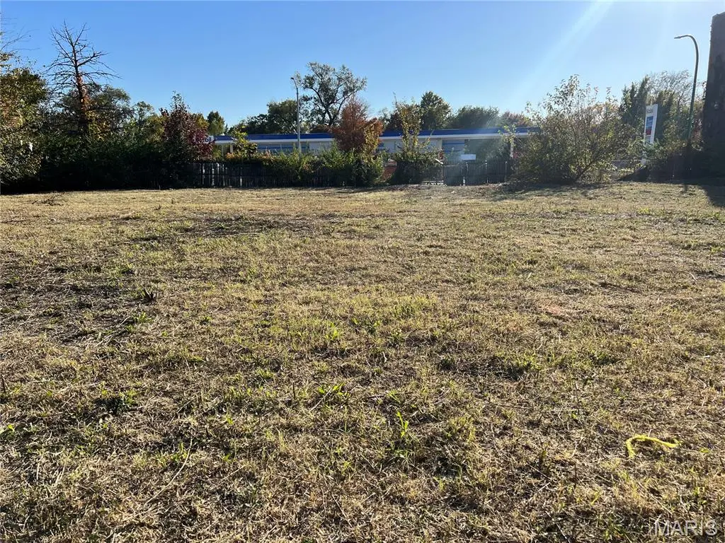 4501 W Dr Martin Luther King DR, St Louis, MO 63113