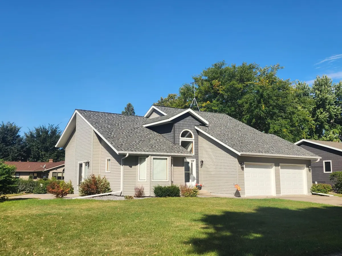 512 Galles DR, Redwood Falls, MN 56283
