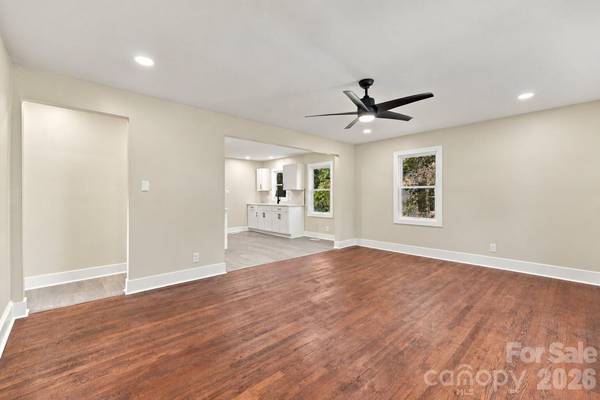 314 Rockyford ST, Morganton, NC 28655