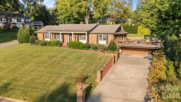 102 Hillside LN, Morganton, NC 28655