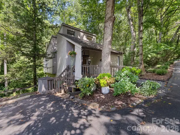 16 Cedarwood DR, Asheville, NC 28803