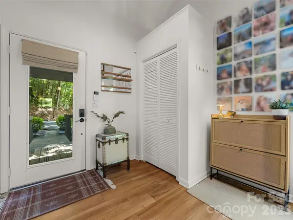 16 Cedarwood DR, Asheville, NC 28803
