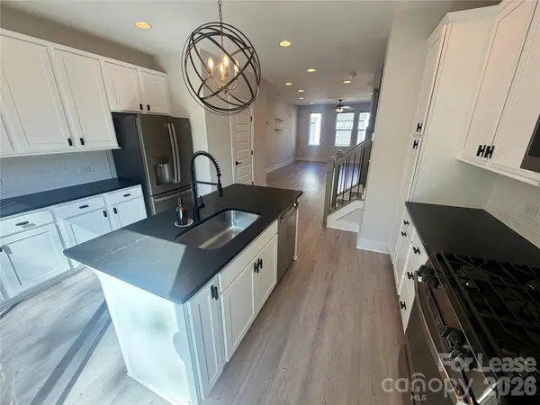 566 W End DR, Charlotte, NC 28208