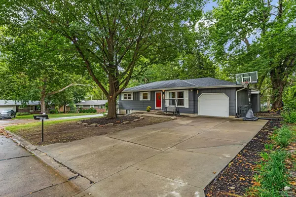 3213 Highland CIR, Manhattan, KS 66503