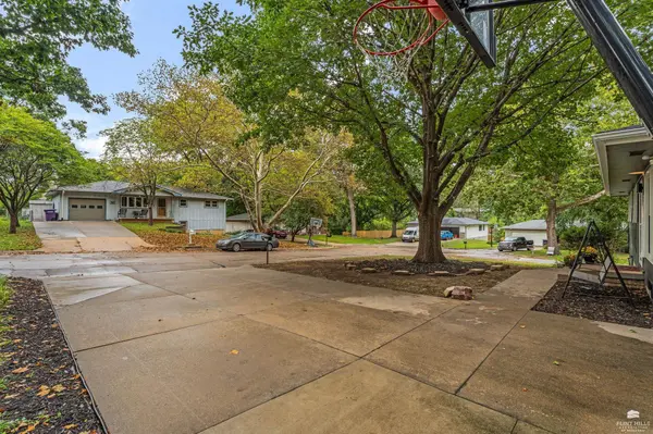 3213 Highland CIR, Manhattan, KS 66503