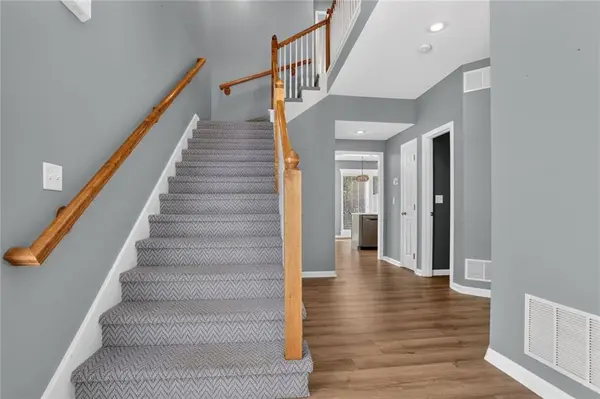 2022 Madison DR, Bonner Springs, KS 66012