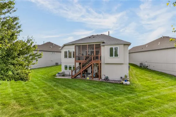 3328 SW Jessie LN, Lee's Summit, MO 64082