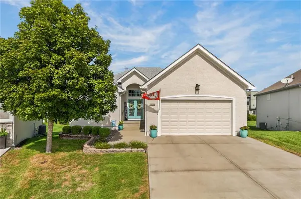 3328 SW Jessie LN, Lee's Summit, MO 64082