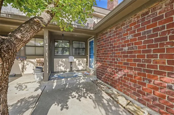 10213 Foster ST, Overland Park, KS 66212