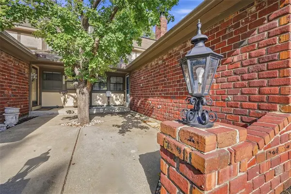10213 Foster ST, Overland Park, KS 66212