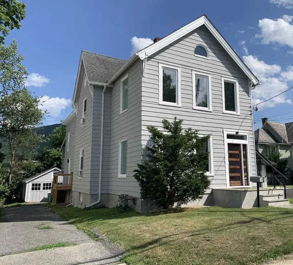 61 Schenck AVE, Beacon, NY 12508