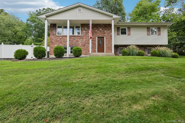 82 Branchville RD, Valley Cottage, NY 10989