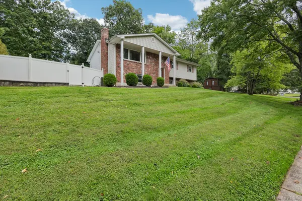 82 Branchville RD, Valley Cottage, NY 10989