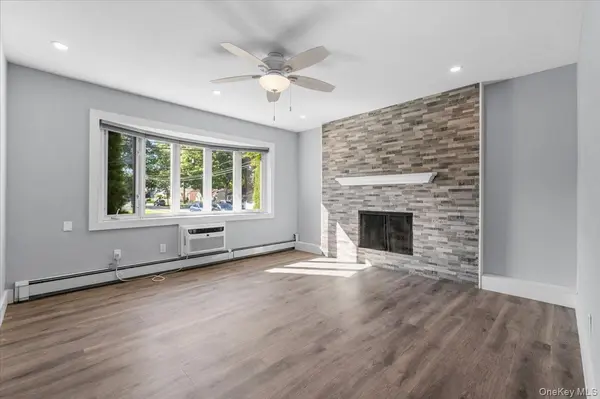 89 3rd AVE, Massapequa Park, NY 11762