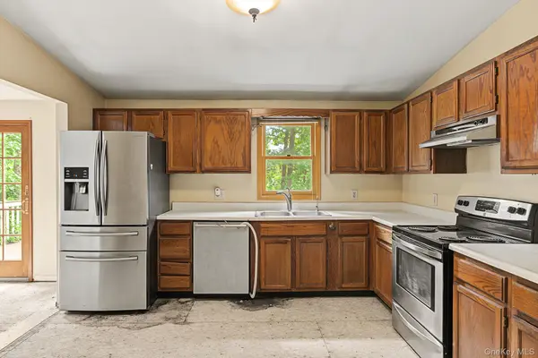 47 Jean DR, Cortlandt Manor, NY 10567