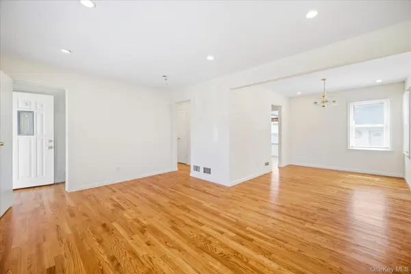 1128 Braxton ST, Uniondale, NY 11553