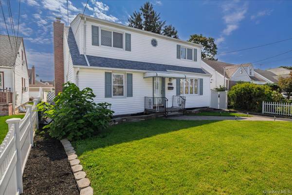 1128 Braxton ST, Uniondale, NY 11553