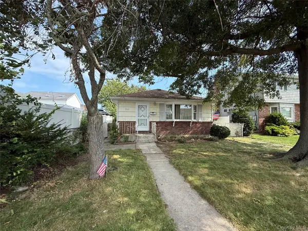 260 8th ST, Bethpage, NY 11714