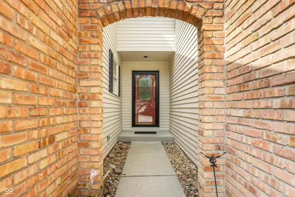 8406 Quail Hollow RD, Indianapolis, IN 46260