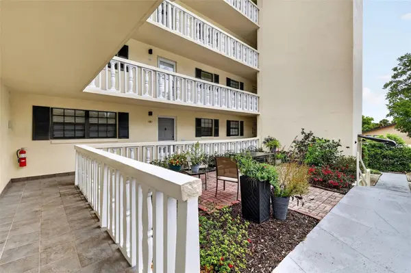 101 N GRANDVIEW ST #111, Mount Dora, FL 32757