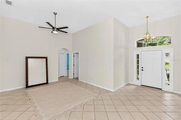 330 LAKE AMBERLEIGH DR, Winter Garden, FL 34787