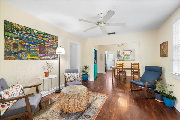 919 W WOODLAWN AVE, Tampa, FL 33603