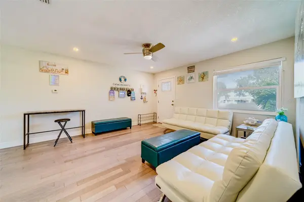 11472 PARK BLVD, Seminole, FL 33772