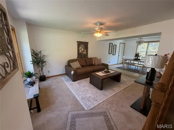 1003 Barbara LN, Linn, MO 65051