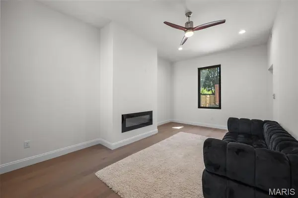 6252 Famous AVE, St Louis, MO 63139