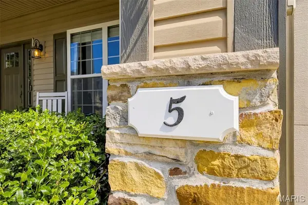 5 Wyndemere CT, Lake St Louis, MO 63367