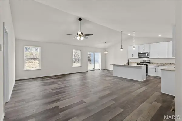 37 millwell, Maryland Heights, MO 63043