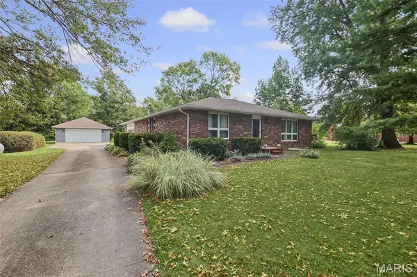 5831 Redbud Ln, Edwardsville, IL 62025