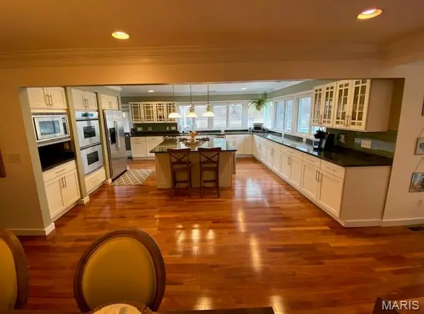 3037 Westham Drive, Town And Country, MO 63131