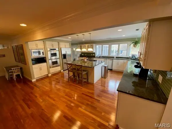 3037 Westham Drive, Town And Country, MO 63131