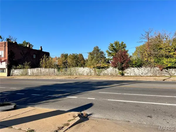 4501 W Dr Martin Luther King DR, St Louis, MO 63113