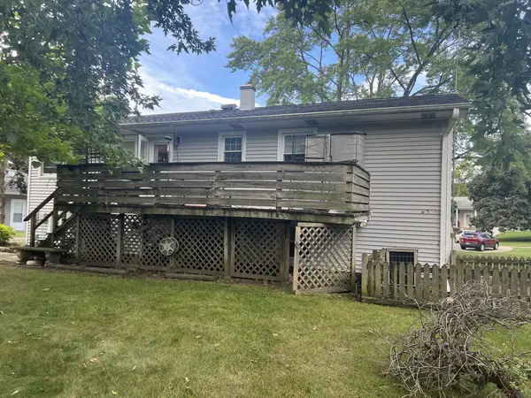 8 Westleigh CT, Montgomery, IL 60538