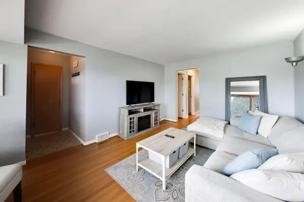 5652 S Parkside AVE, Chicago, IL 60638