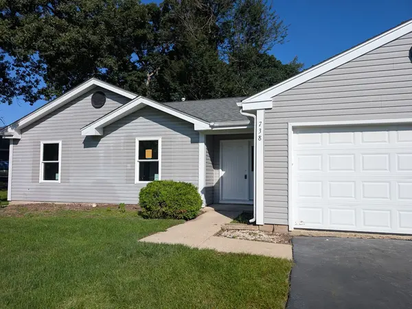 738 Dartmouth DR, Island Lake, IL 60042