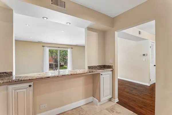 3950 Dundee RD #203, Northbrook, IL 60062