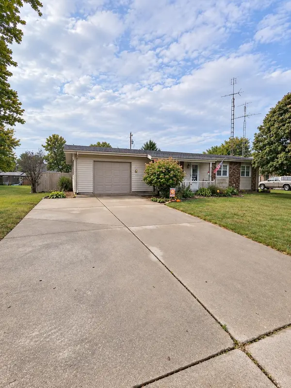 517 E Violet DR, Francesville, IN 47946