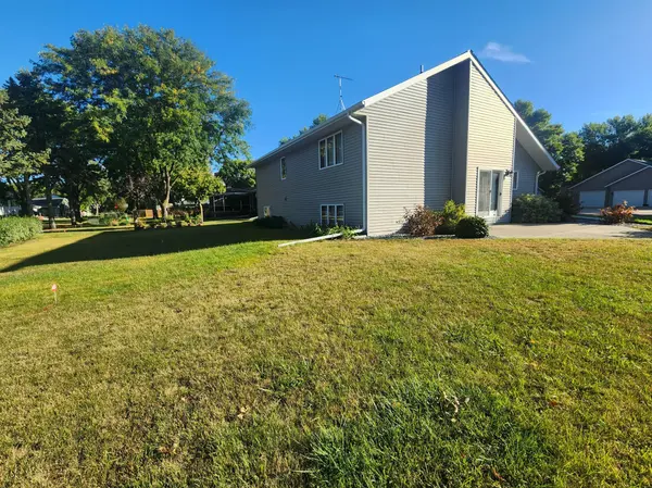 512 Galles DR, Redwood Falls, MN 56283