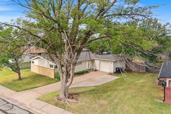 3216 Canterbury Dr, Salina, KS 67401