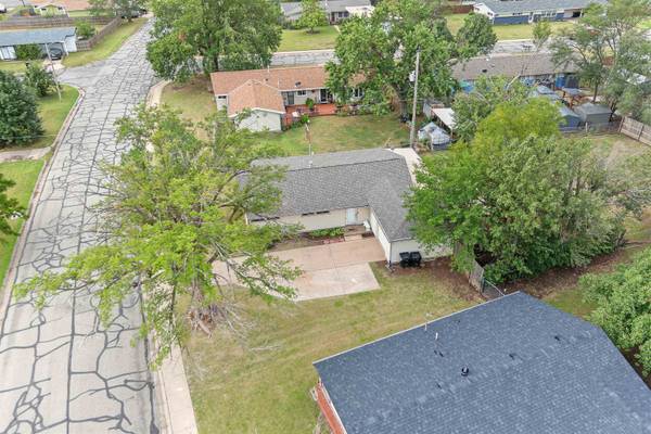 3216 Canterbury Dr, Salina, KS 67401