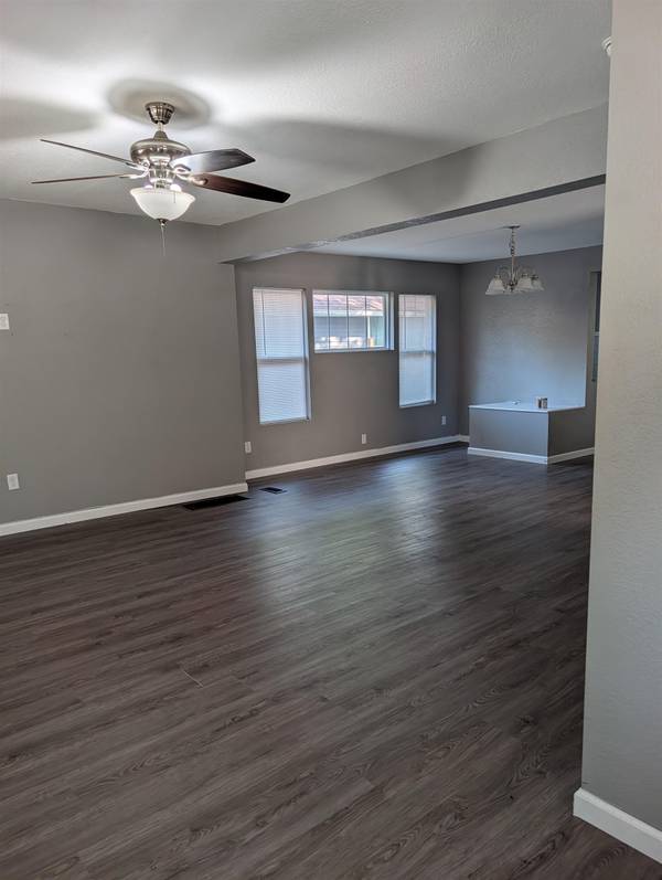 521 W 4th Ave, El Dorado, KS 67042