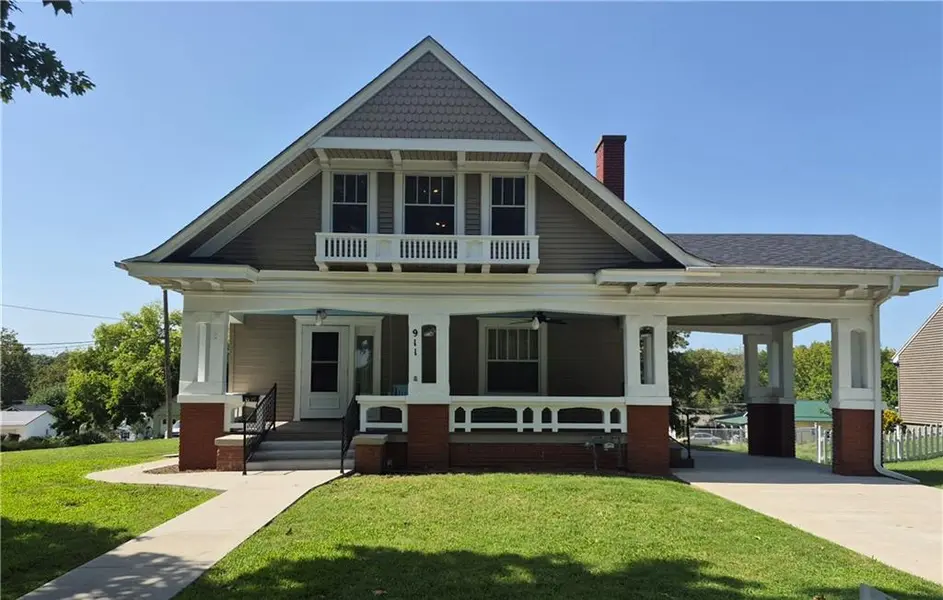 911 N Main ST, Carrollton, MO 64633