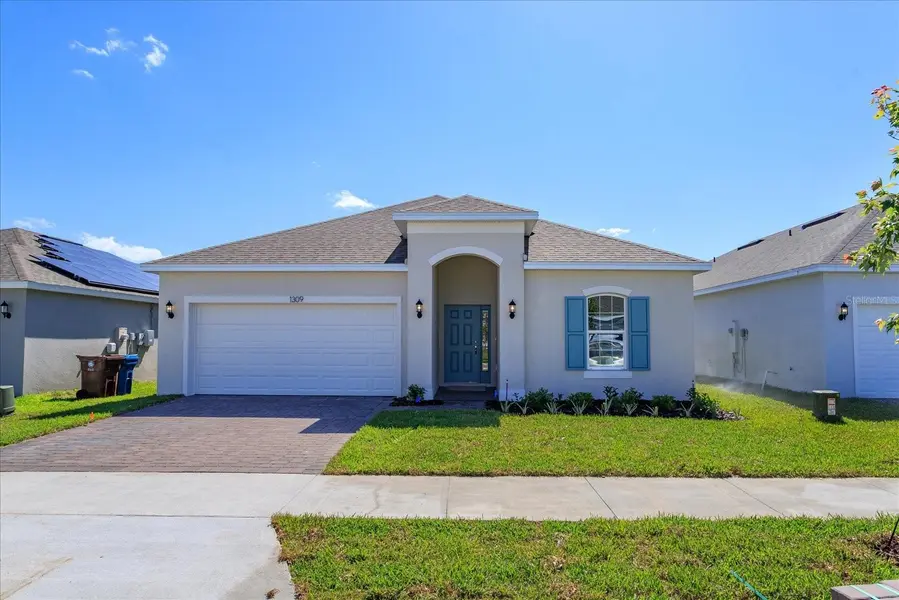 2914 SUPERMARINE RD, Tavares, FL 32778