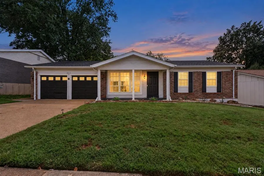 2414 Crestline DR, St Louis, MO 63129