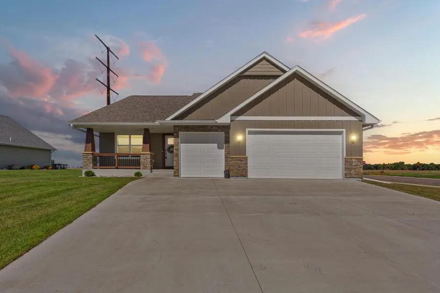 10 Sunset CT, North Mankato, MN 56003